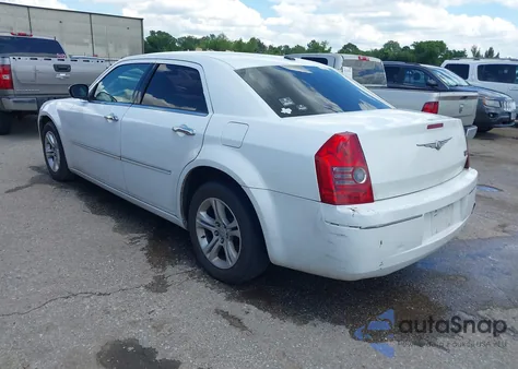 2010 Chrysler 300 Touring/Signature Series/Executive Series from USA, damaged, VIN 2C3CA5CV4AH306974